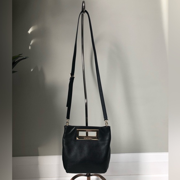 Michael Kors Crossbody Bag EUC with black pebbled leather and gold hardware - Picture 10 of 10